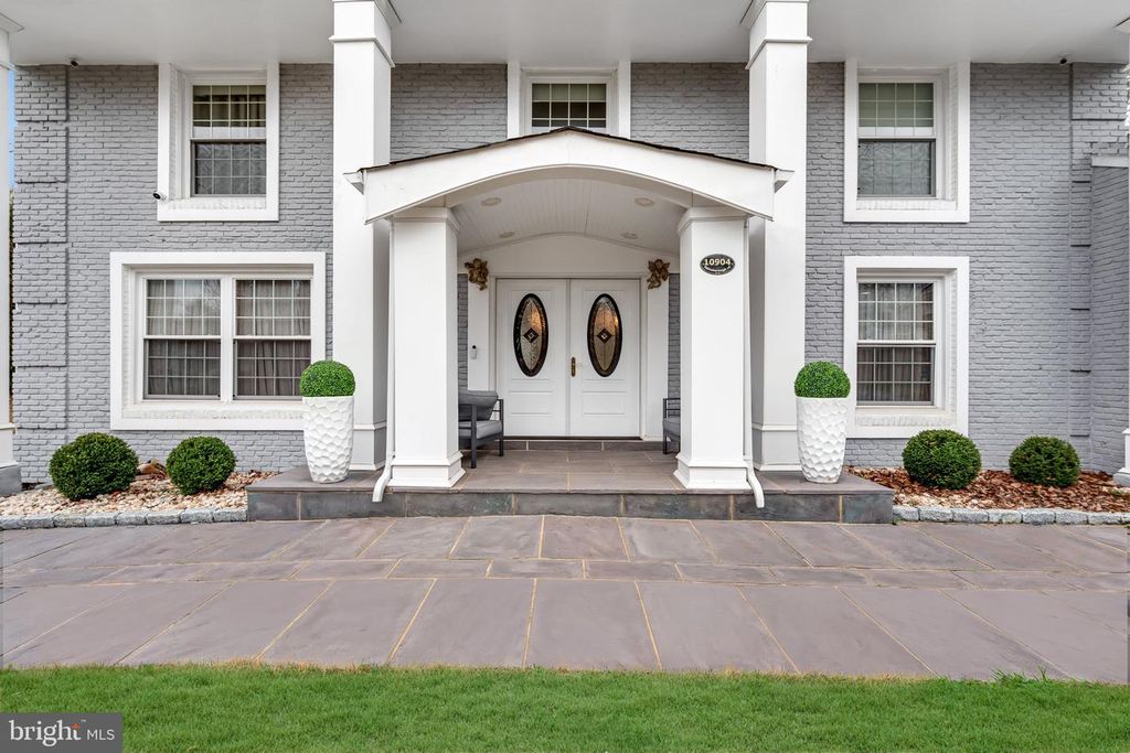 10904 GAINSBOROUGH RD, Potomac, MD 20854
