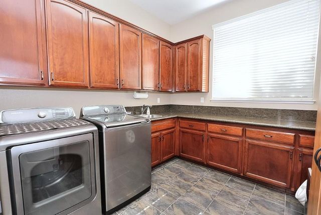 8205 MADRONE St, Elverta, CA 95626