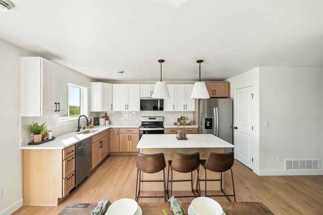 3848 Prairie Drive S, Moorhead, MN 56560