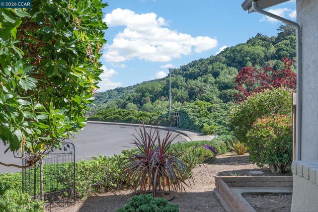 2134 Whippoorwill Ct, Pinole, CA 94564