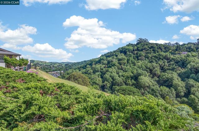 2134 Whippoorwill Ct, Pinole, CA 94564