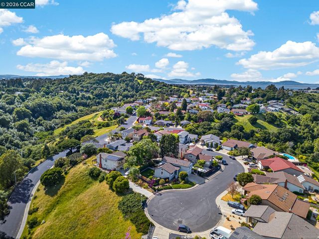 2134 Whippoorwill Ct, Pinole, CA 94564