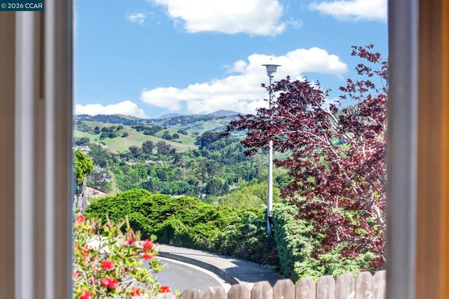 2134 Whippoorwill Ct, Pinole, CA 94564