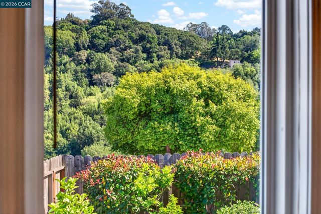 2134 Whippoorwill Ct, Pinole, CA 94564