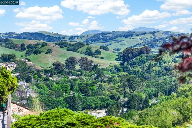 2134 Whippoorwill Ct, Pinole, CA 94564