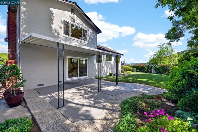 2134 Whippoorwill Ct, Pinole, CA 94564