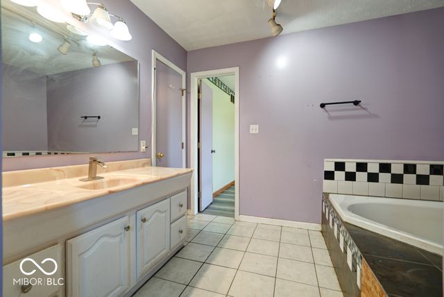 6416 S County Road 100 E, Markleville, IN 46056