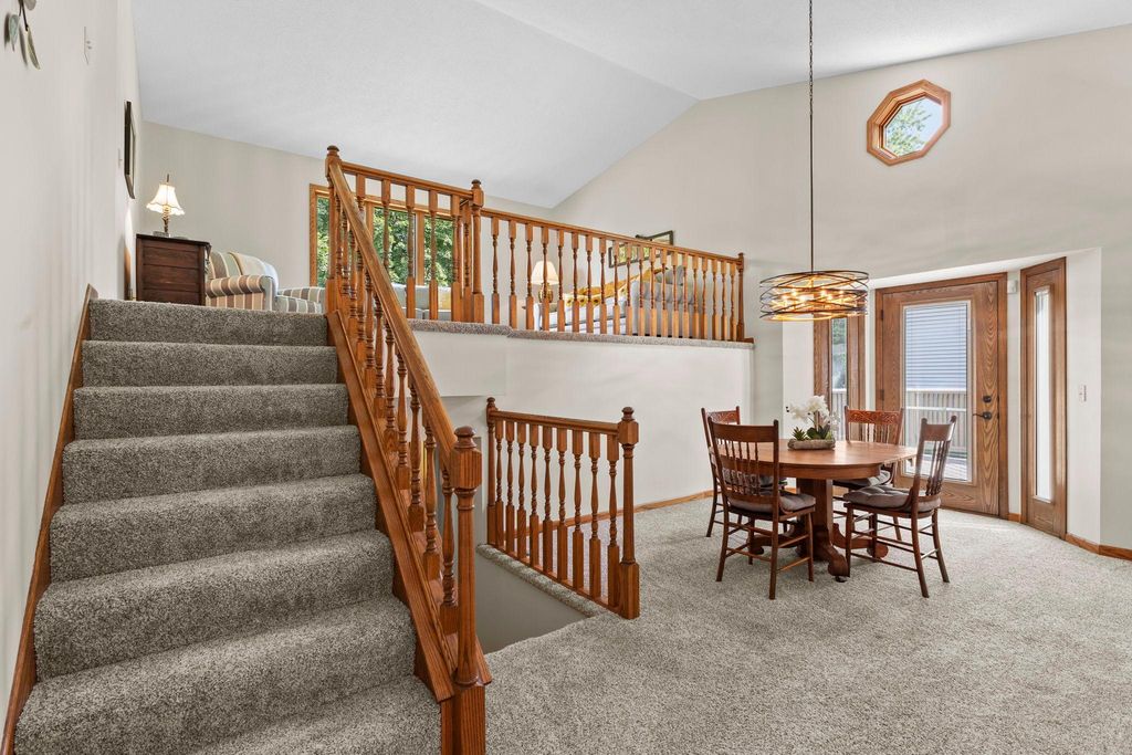 987 Kettle Creek Road, Eagan, MN 55123 — photo 2