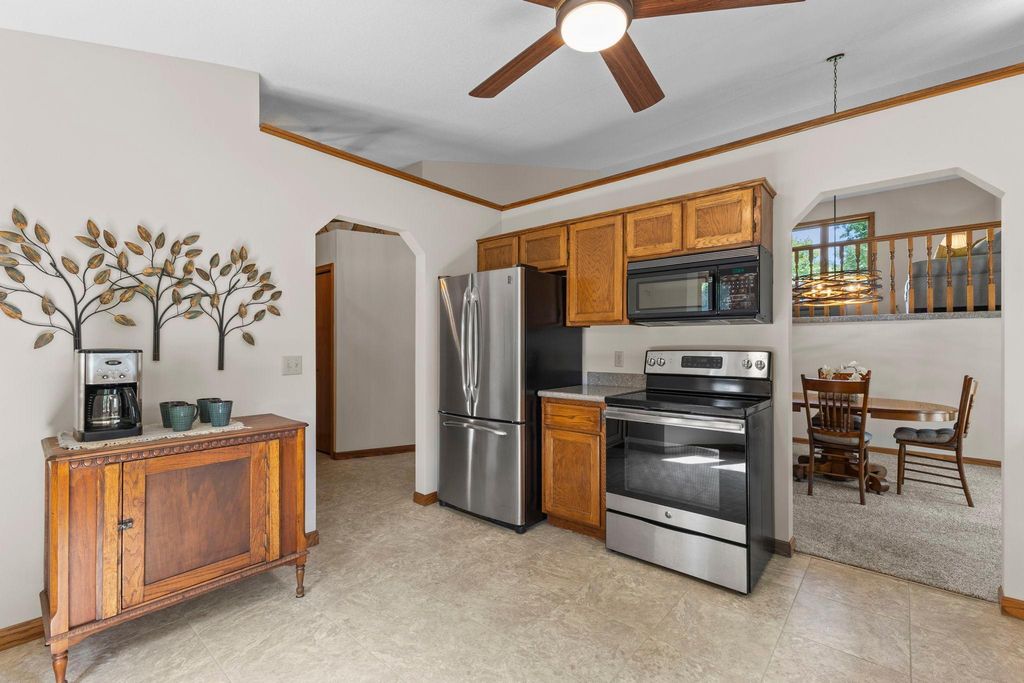 987 Kettle Creek Road, Eagan, MN 55123 — photo 3