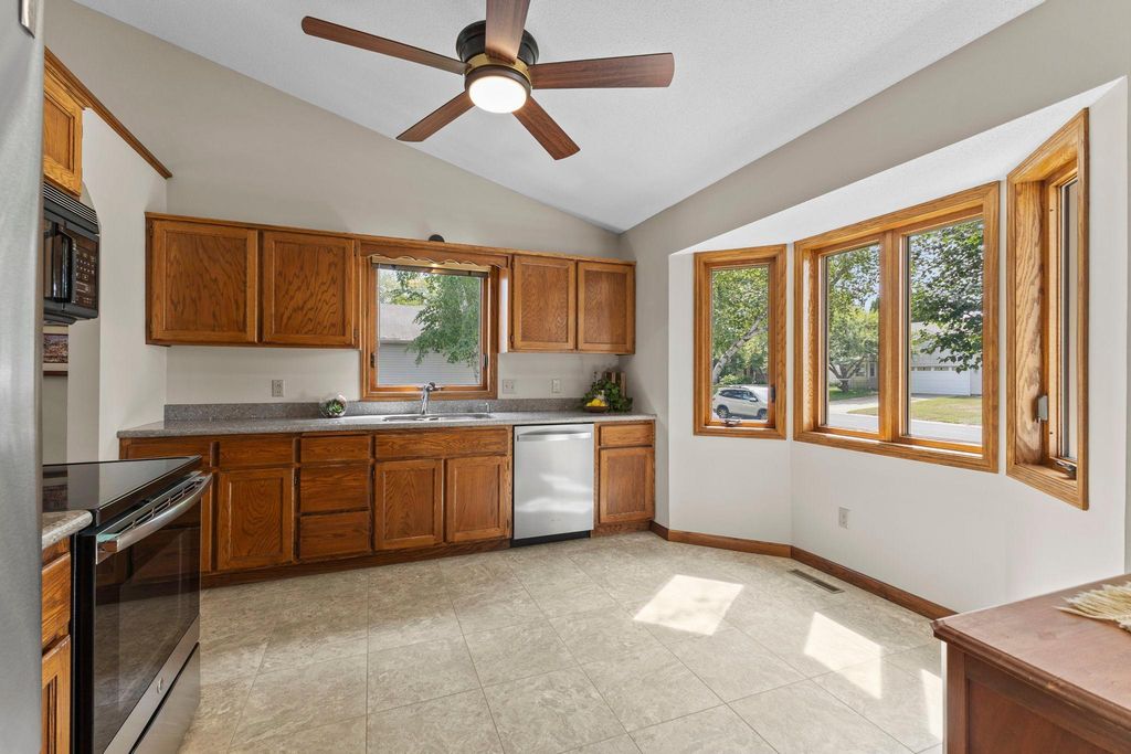 987 Kettle Creek Road, Eagan, MN 55123 — photo 5