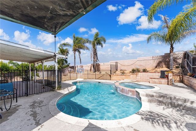 8028 La Crosse Way, Riverside, CA 92508
