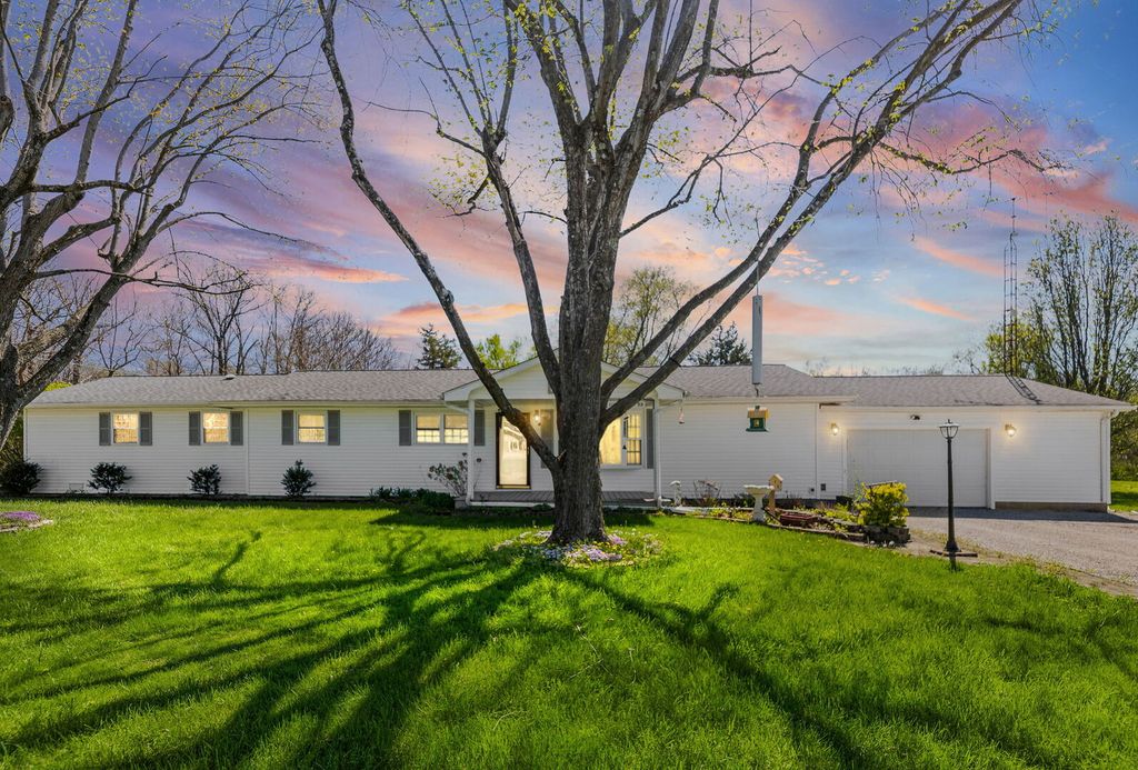 Image 2 of property listing at 3192 Nation Road, Salem, IL 62881