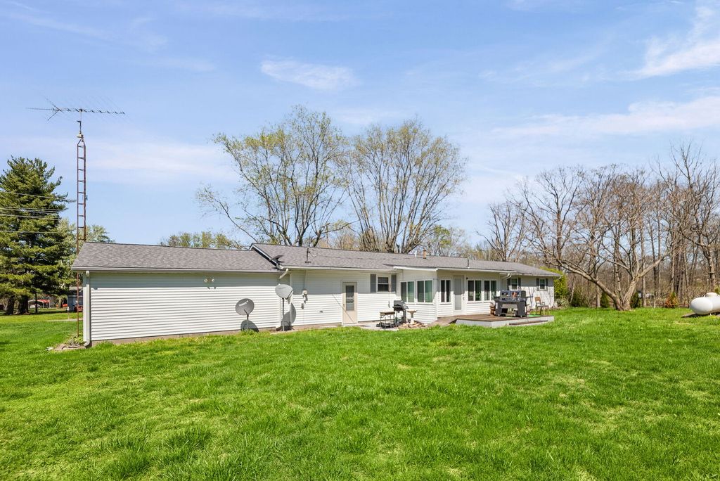 Image 5 of property listing at 3192 Nation Road, Salem, IL 62881