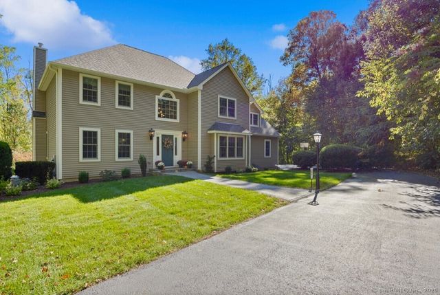 31 Nathan Hale Court, Cheshire, CT 06410