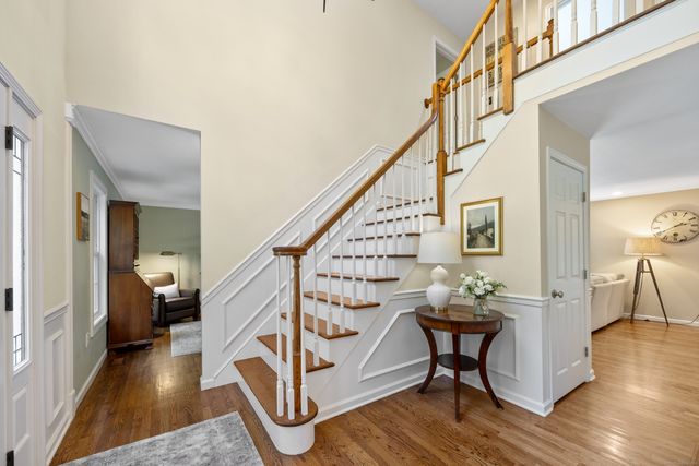 31 Nathan Hale Court, Cheshire, CT 06410