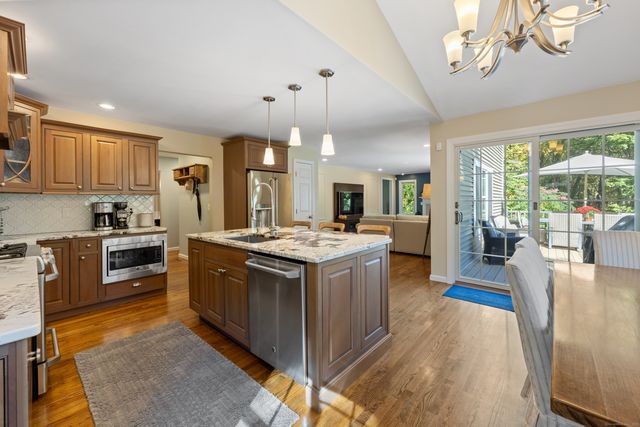 31 Nathan Hale Court, Cheshire, CT 06410