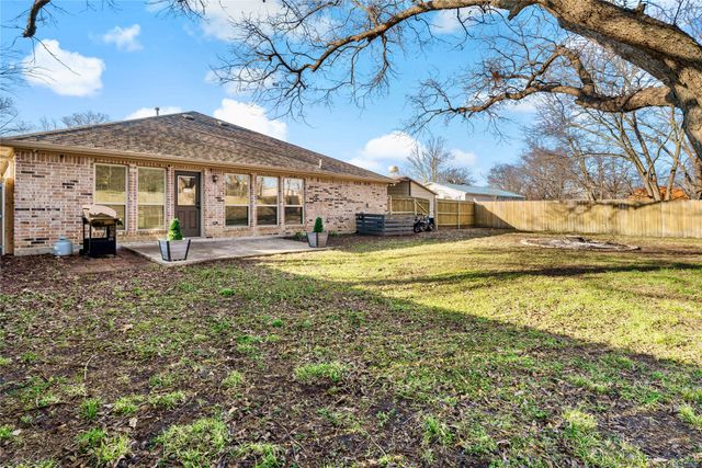 203 E 4th Street, Dodd City, TX 75438