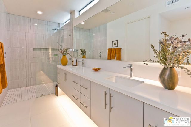 222 Vista Terrace, Palm Springs, CA 92262