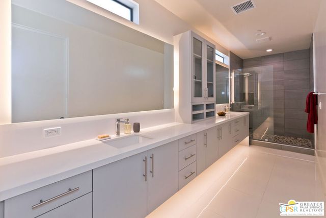 222 Vista Terrace, Palm Springs, CA 92262