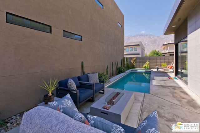 222 Vista Terrace, Palm Springs, CA 92262