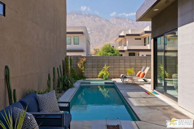 222 Vista Terrace, Palm Springs, CA 92262