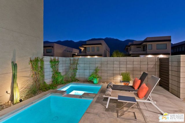 222 Vista Terrace, Palm Springs, CA 92262