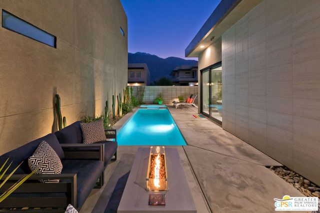 222 Vista Terrace, Palm Springs, CA 92262