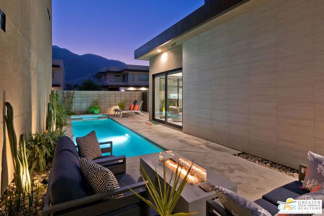 222 Vista Terrace, Palm Springs, CA 92262