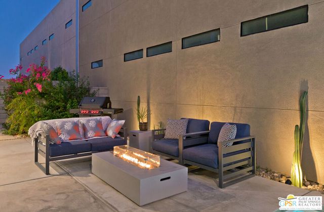 222 Vista Terrace, Palm Springs, CA 92262