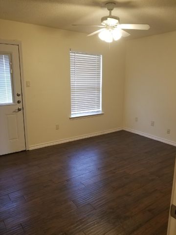 6499 Central Avenue, North Richland Hills, TX 76182