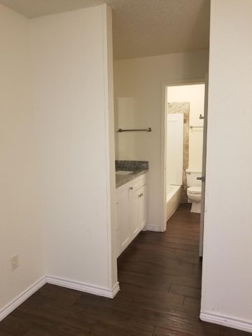 6499 Central Avenue, North Richland Hills, TX 76182