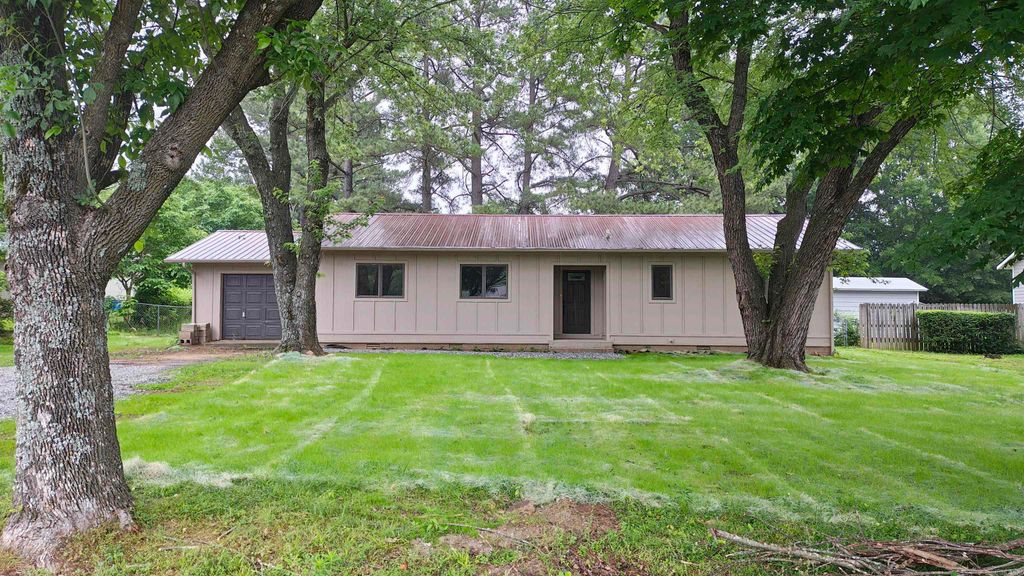 404 Maple Drive, Mountain View, AR 72560
