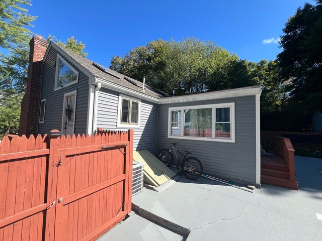 3 Macintosh Ln, Ashland, MA 01721
