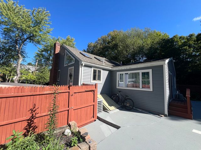 3 Macintosh Ln, Ashland, MA 01721