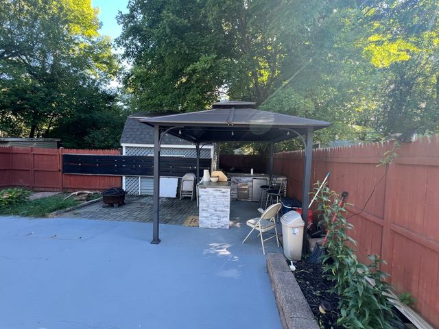 3 Macintosh Ln, Ashland, MA 01721