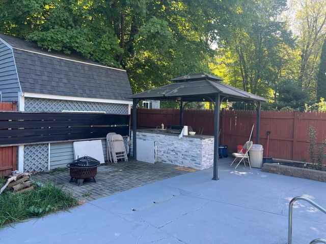 3 Macintosh Ln, Ashland, MA 01721