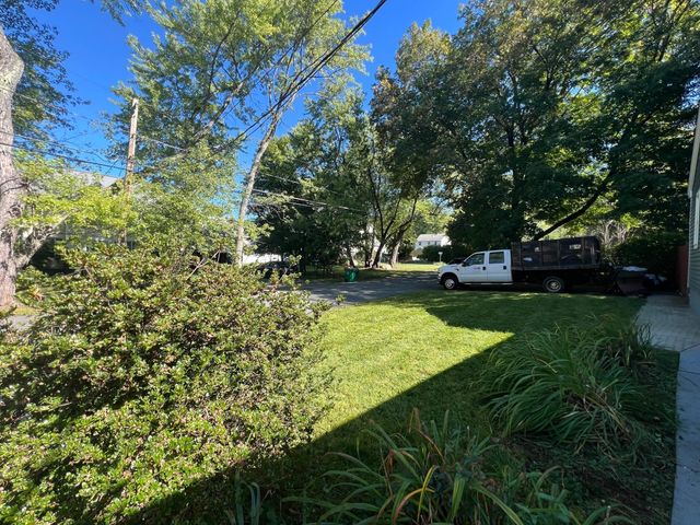 3 Macintosh Ln, Ashland, MA 01721
