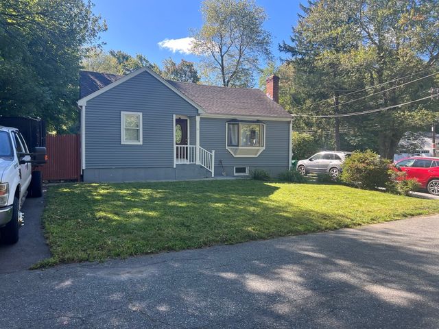 3 Macintosh Ln, Ashland, MA 01721