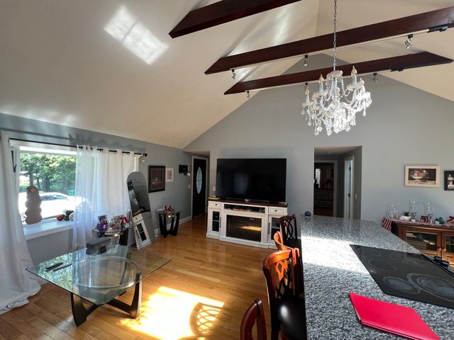 3 Macintosh Ln, Ashland, MA 01721
