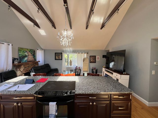 3 Macintosh Ln, Ashland, MA 01721