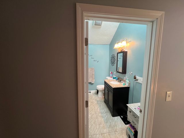 3 Macintosh Ln, Ashland, MA 01721