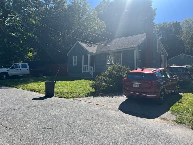 3 Macintosh Ln, Ashland, MA 01721