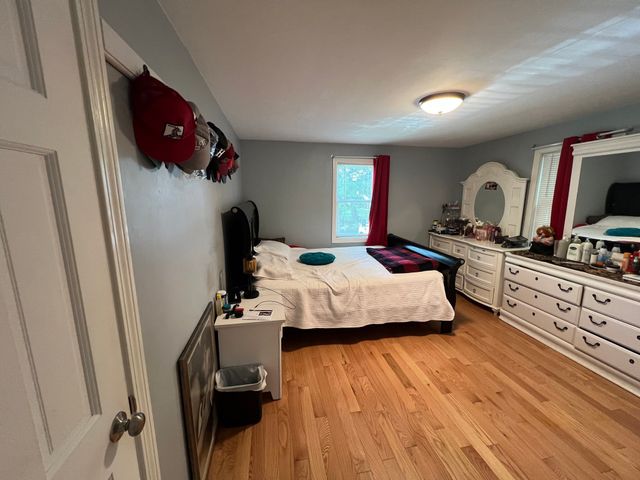 3 Macintosh Ln, Ashland, MA 01721