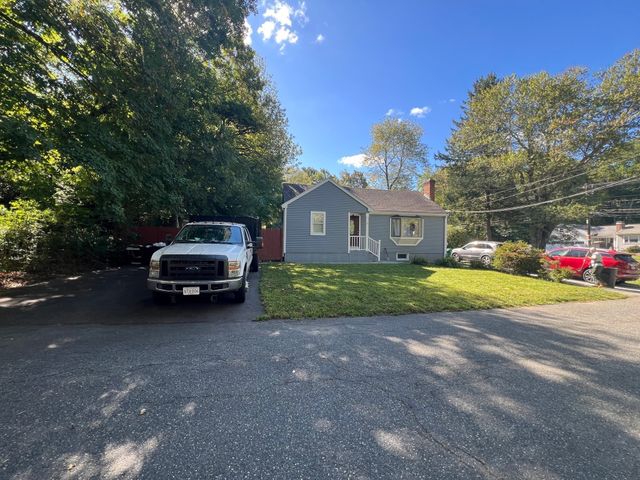 3 Macintosh Ln, Ashland, MA 01721
