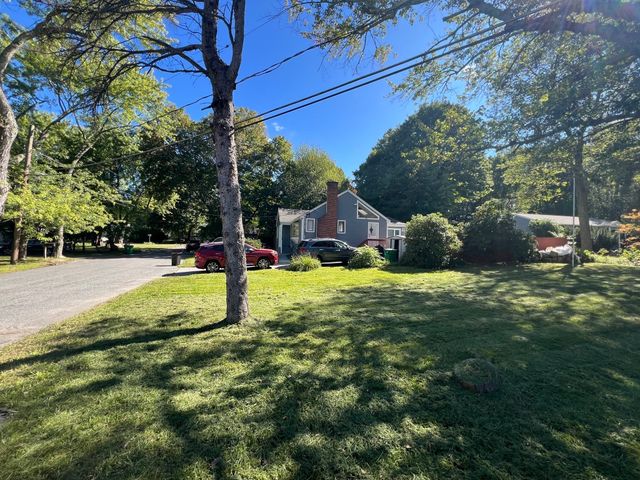 3 Macintosh Ln, Ashland, MA 01721