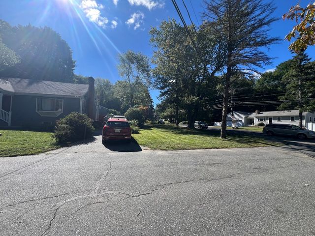 3 Macintosh Ln, Ashland, MA 01721