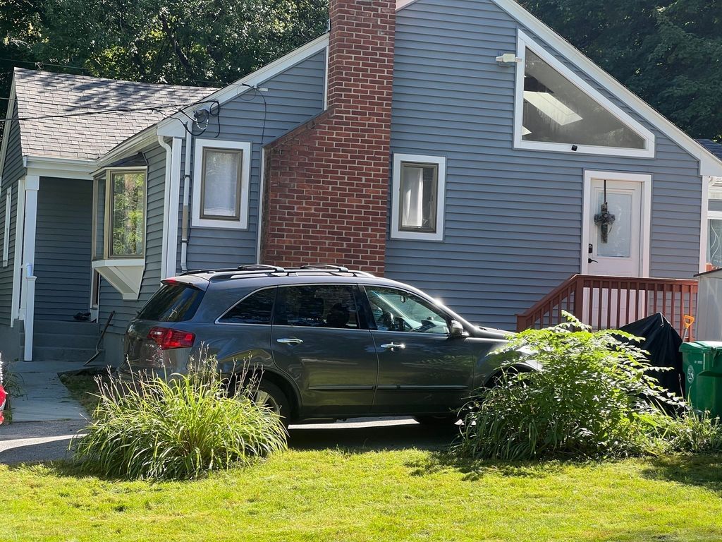3 Macintosh Ln, Ashland, MA 01721