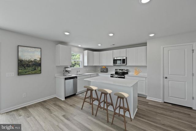 35 VERNON ST, Charles Town, WV 25414