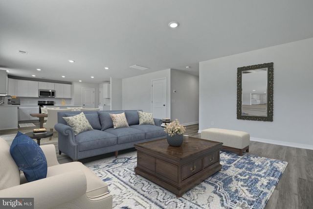 35 VERNON ST, Charles Town, WV 25414