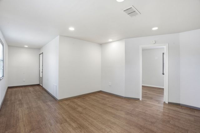 8660 Kingspoint Drive, Dallas, TX 75238